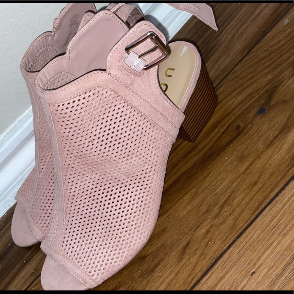 Pink heels